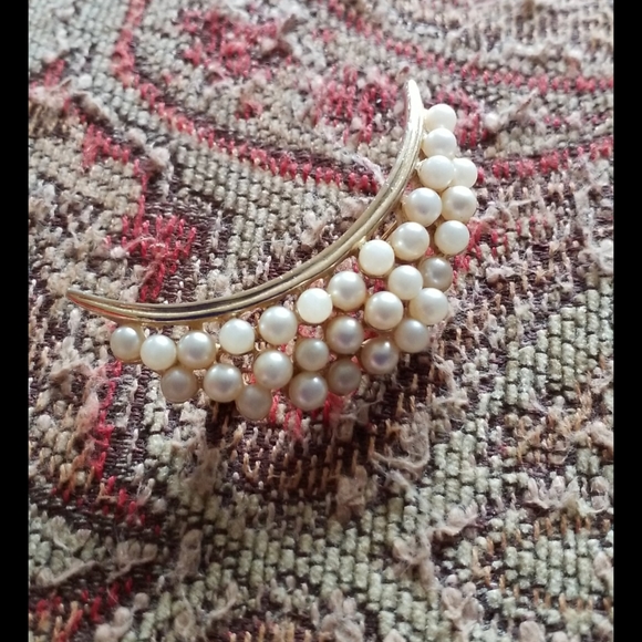 Pearl Crescent Goldtone Brooch Pin - Picture 7 of 16